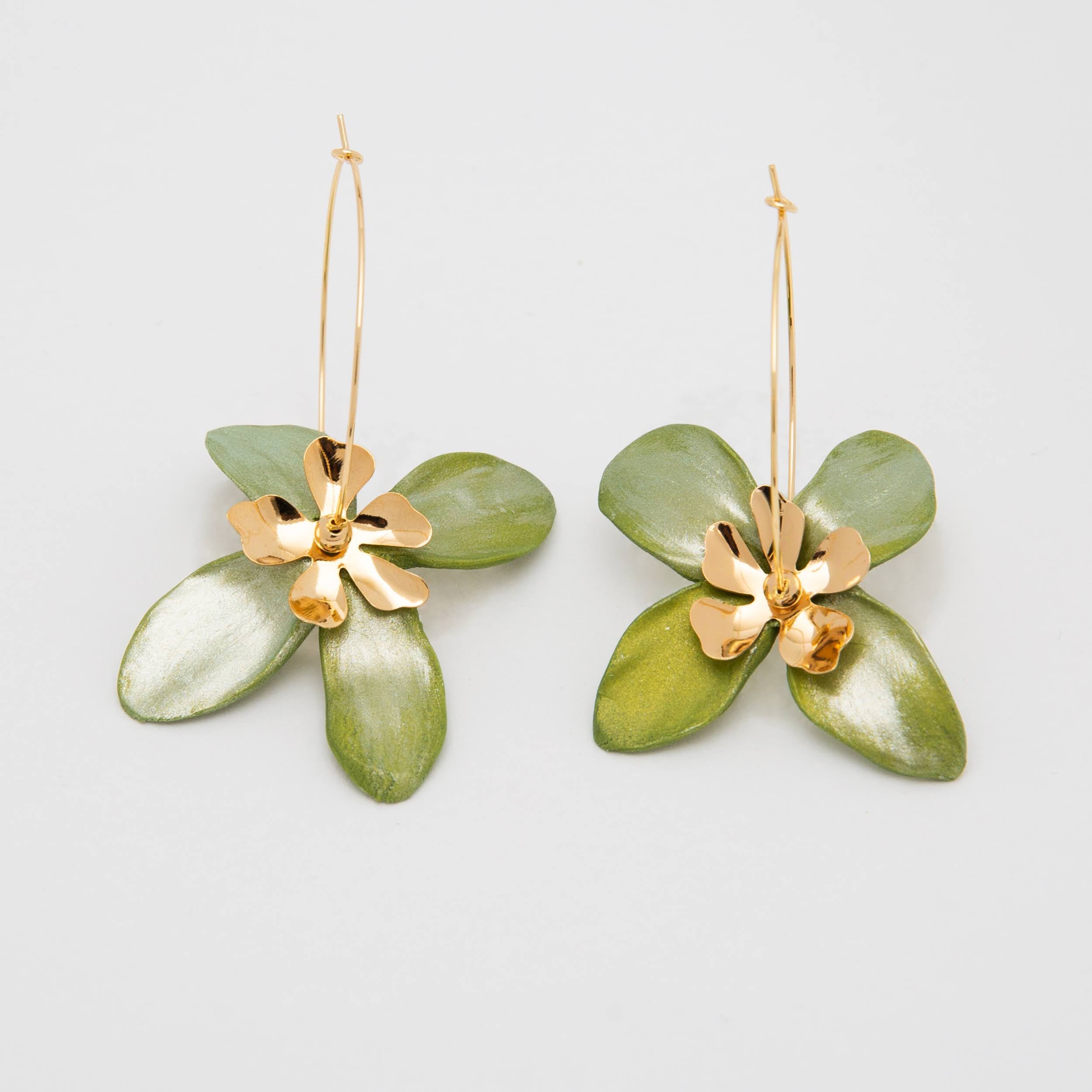 Women green Floral Stud Earrings