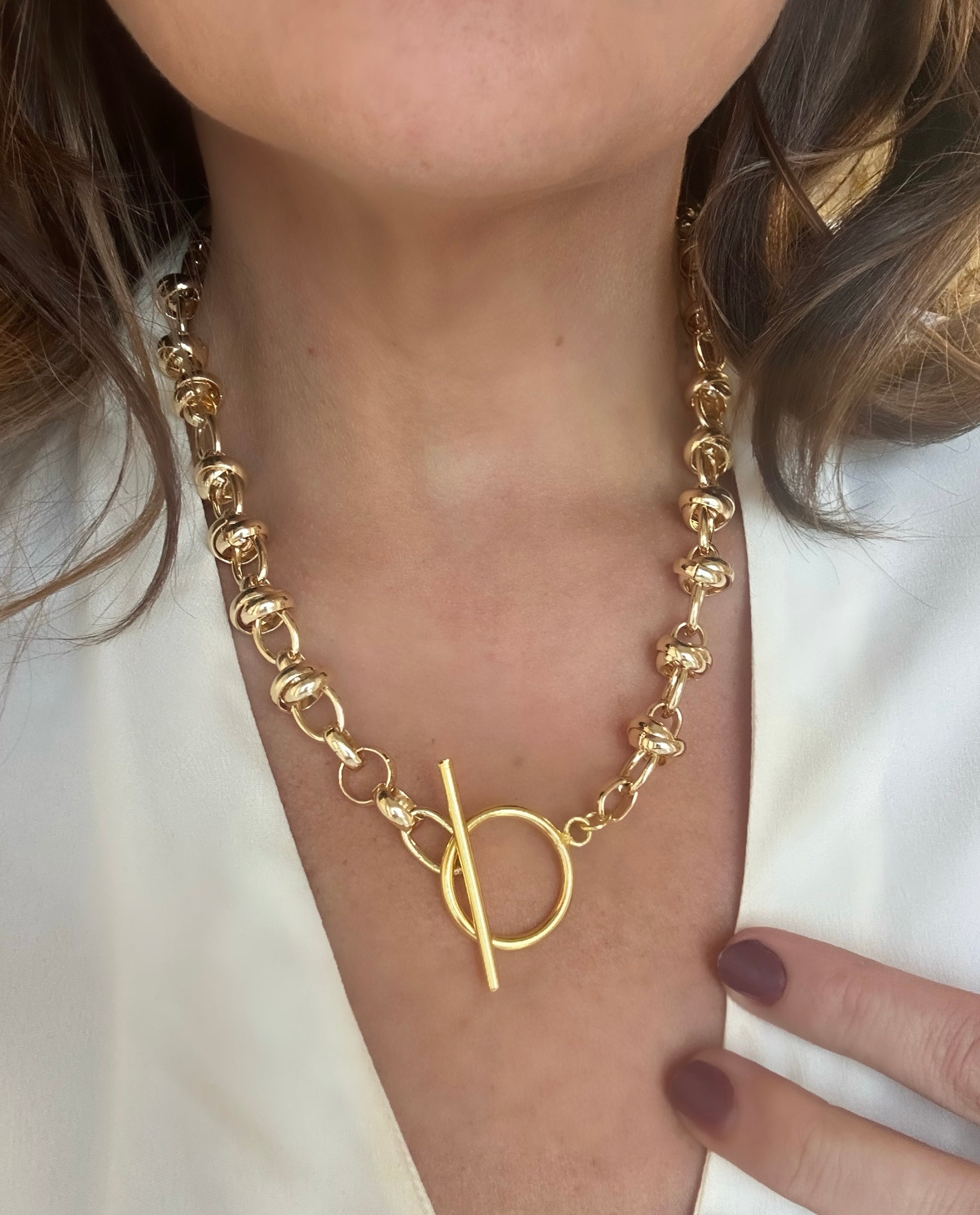 Knotted Statement Toggle necklace