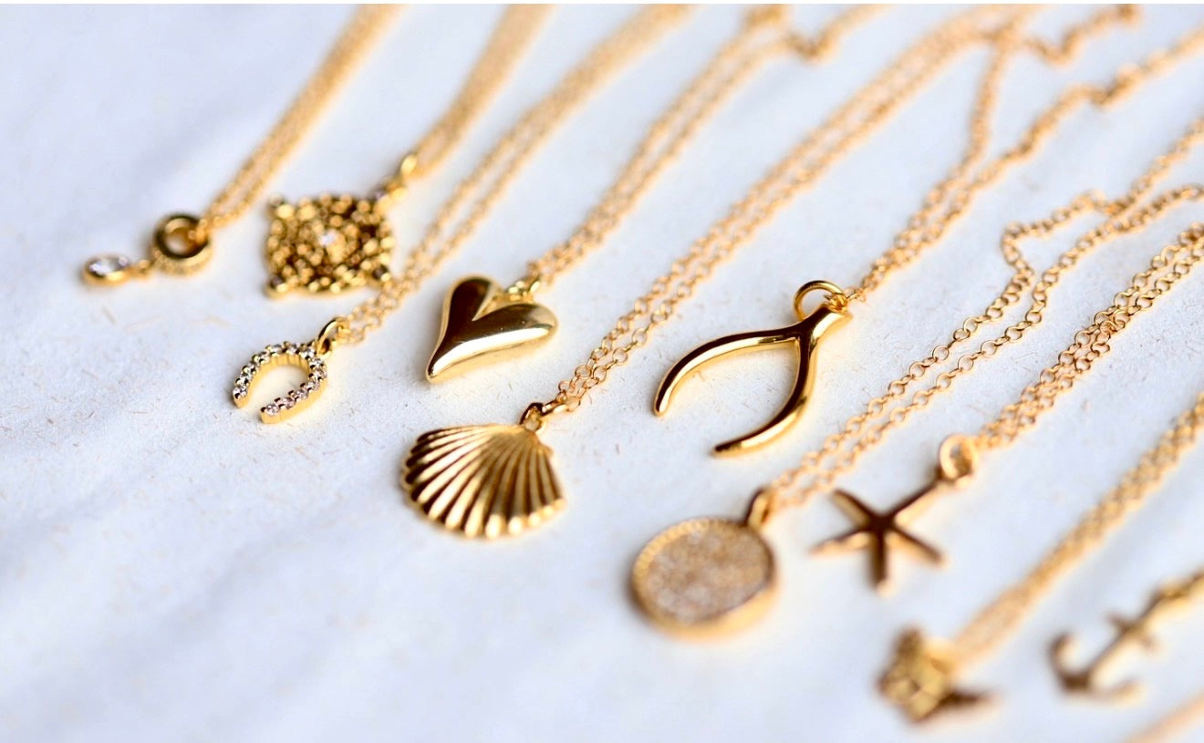 minimalistic  gold jewelry 
